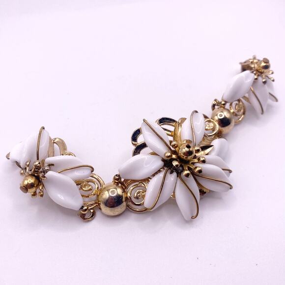 Napier White Resin Flower Bracelet 7” and Earrings Set - Picture 5 of 7